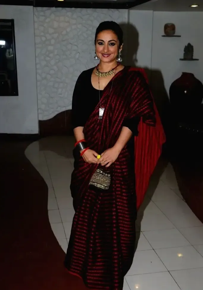 BOLLYWOOD ACTRESS DIVYA DUTTA IN MAROON SAREE DIWALI PARTY 3